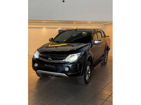 MITSUBISHI L200 TRITON 2.4 16V TURBO DIESEL SPORT HPE-S CD 4P 4X4 AUTOMÁTICO